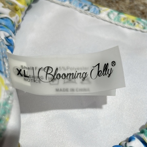 COPY - Blooming Jelly Floral Bikini Set Halter top with Fringes Cheeky High Cut… - Picture 6 of 11